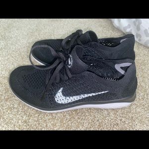 Black Nike flyknit shoes